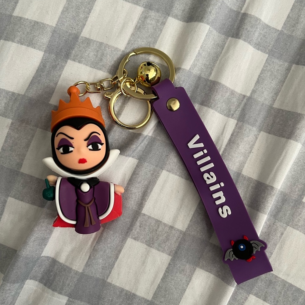 Disney villains evil queen keychain new